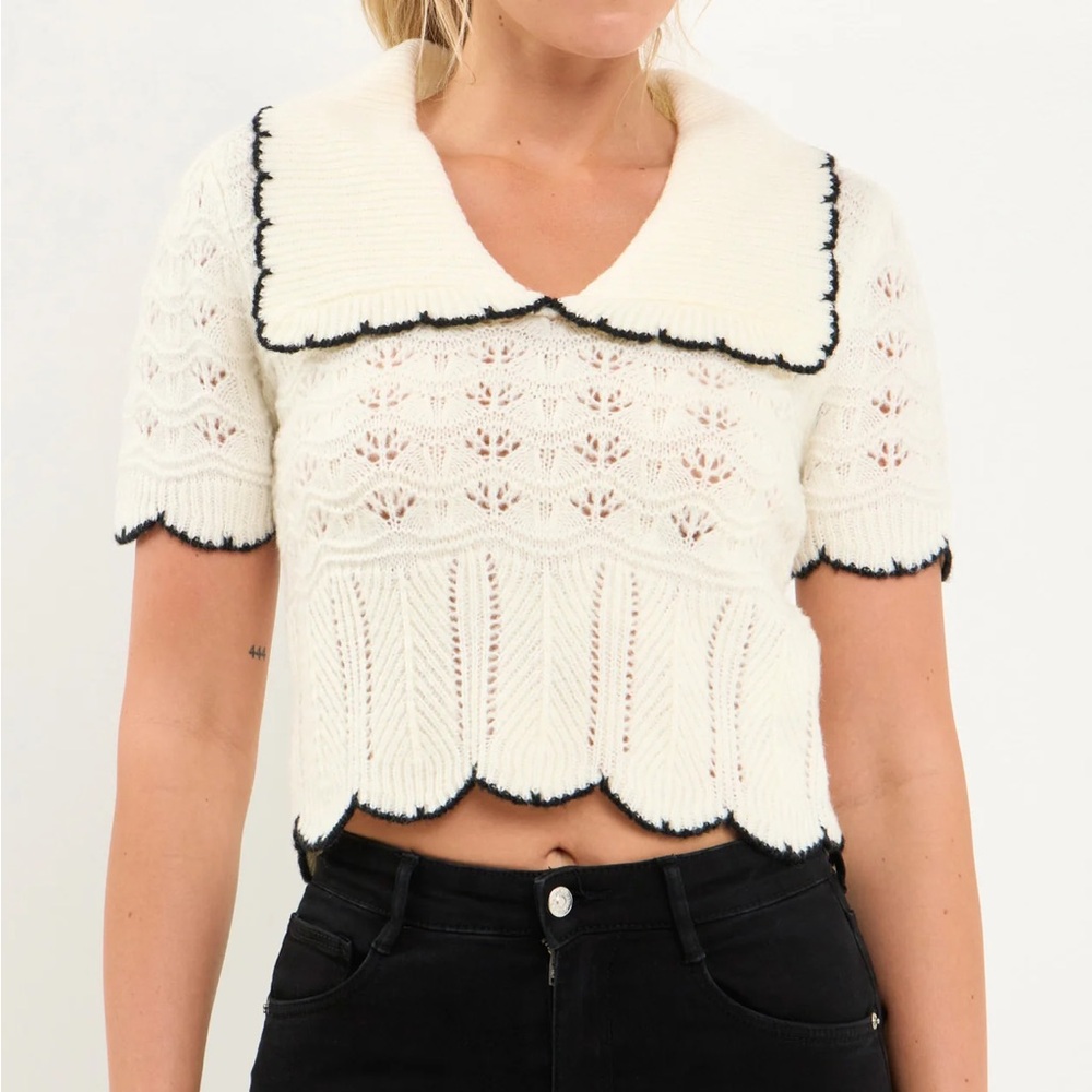 Women’s Short Puff Sleeve Scalloped Knit top sweater
